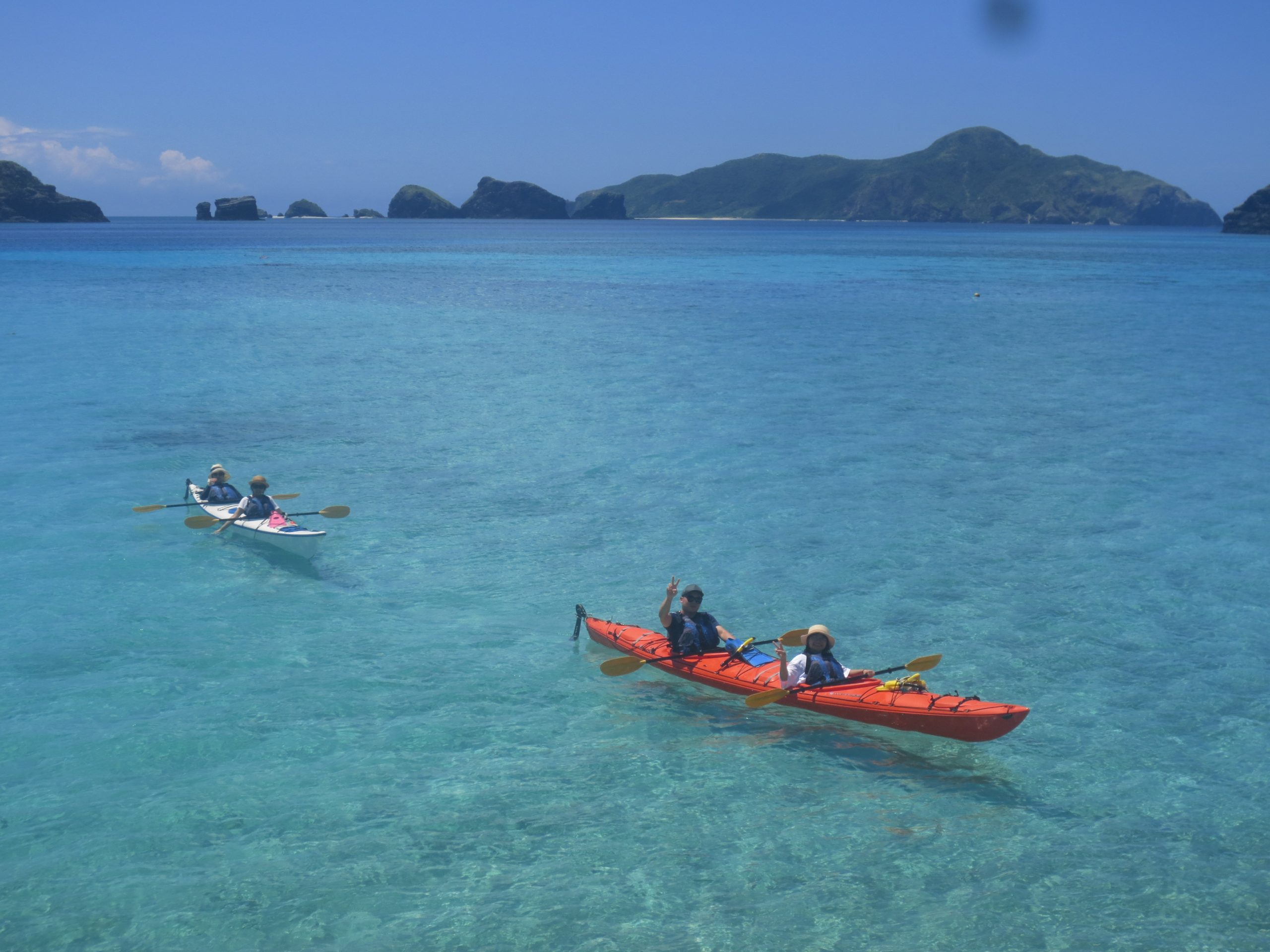 Chèo thuyền Kayak giữa thiên nhiên tuyệt đẹp